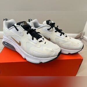 Nike Air Max - women’s size 9